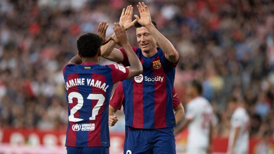 Robert Lewandowski patches things up with Lamine Yamal after tension in