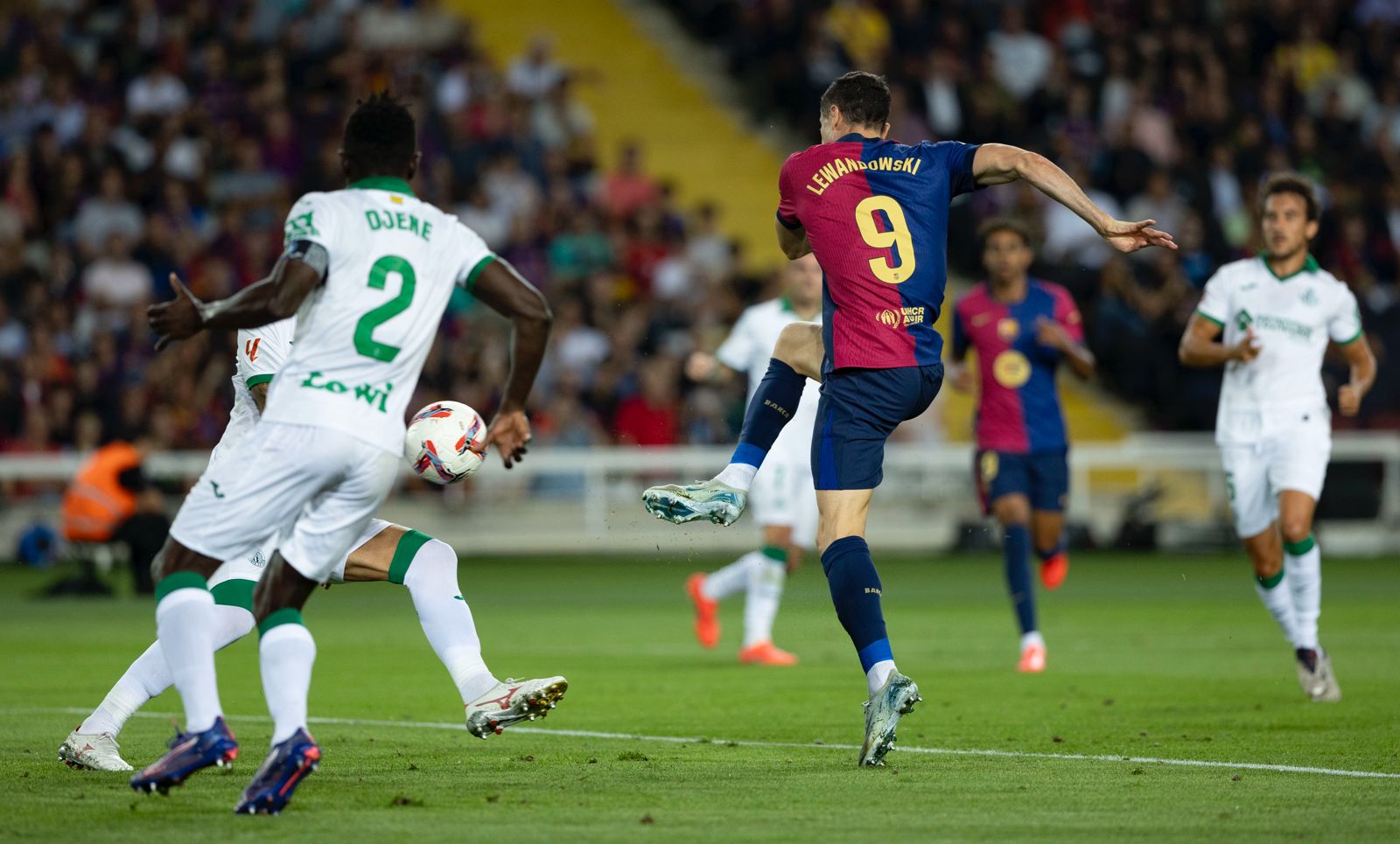 Barcelona continue 100% record in La Liga with narrow victory over Getafe