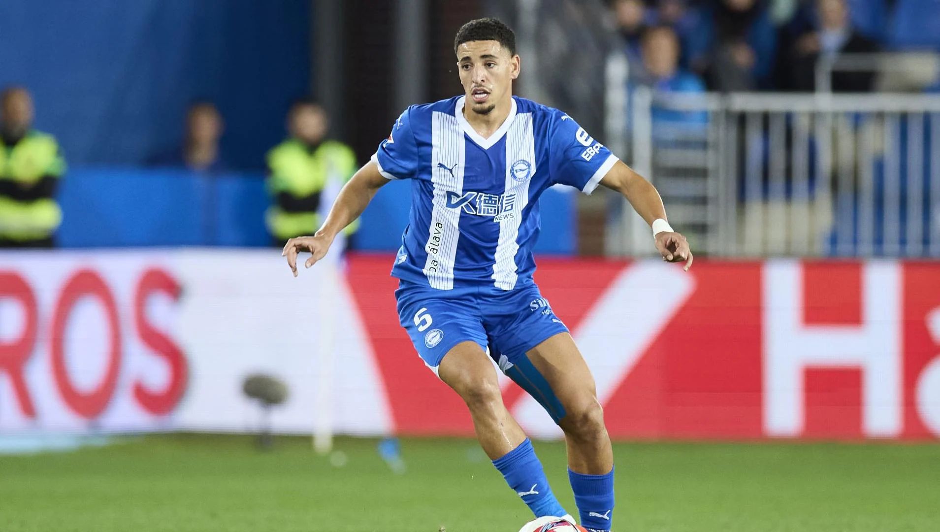 Alaves defender addresses ‘fake news’ amid intriguing contract situation