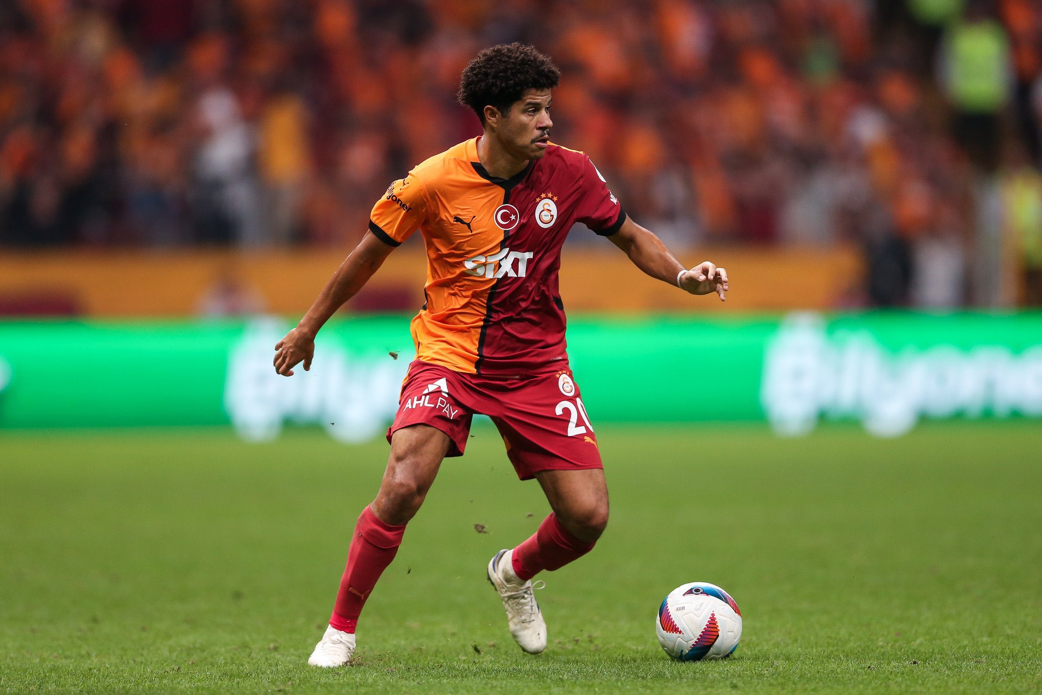 Real Sociedad consider 2025 move for Galatasaray star