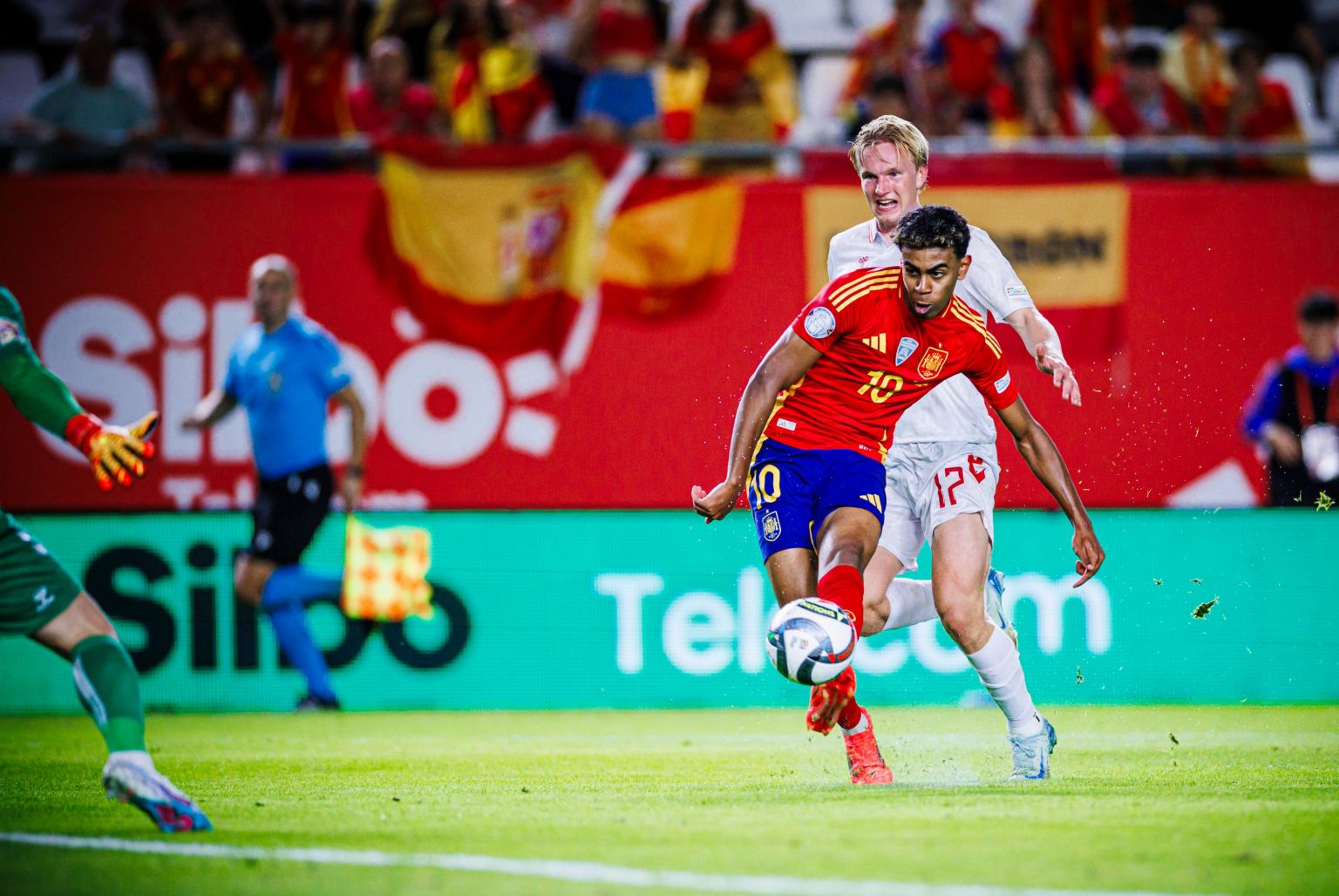 Barcelona on alert as Lamine Yamal suffers injury during Spain's