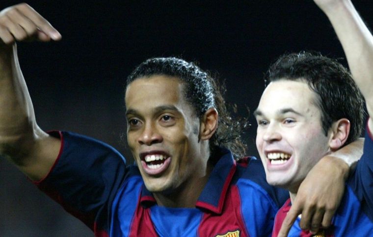 “It was a pleasure” – Ronaldinho sends heartfelt message to Andres Iniesta as former Barcelona star retires