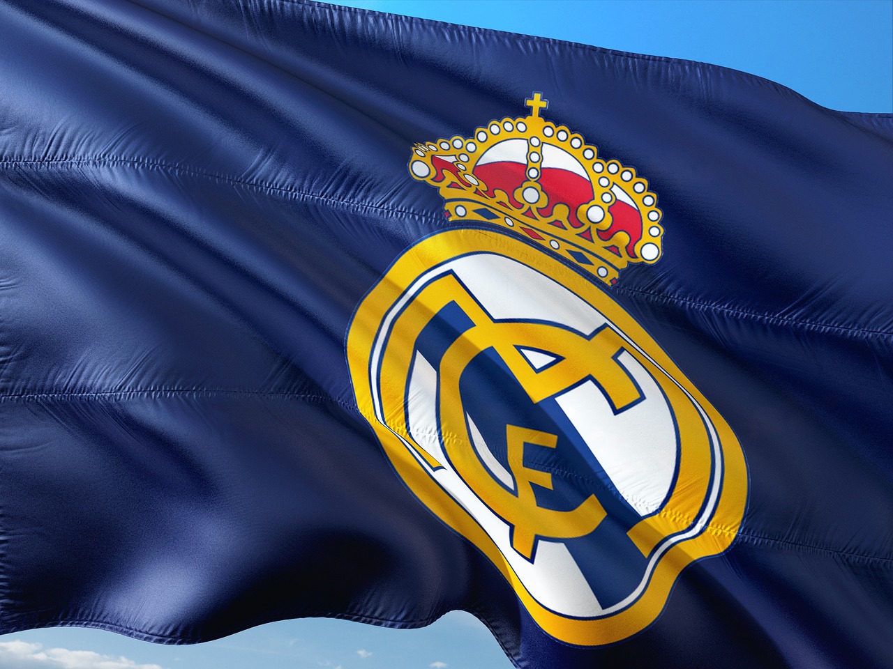 Real Madrid make contact with representatives of 18-year-old defensive prodigy