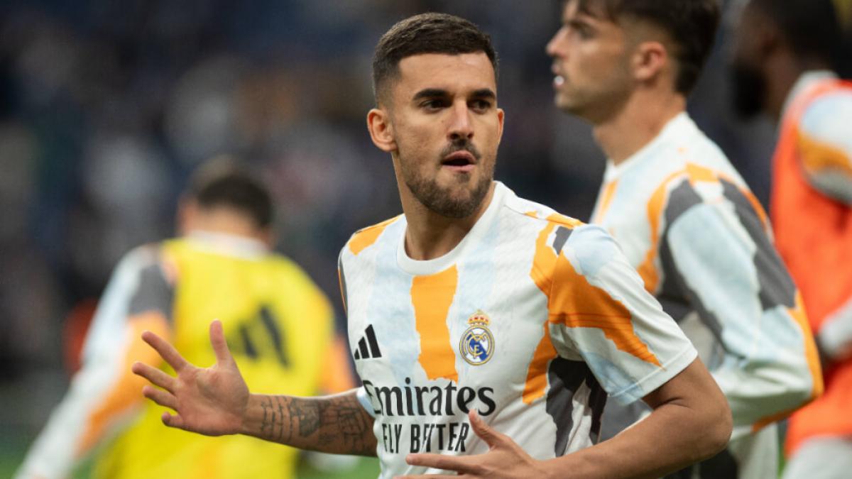 Dani Ceballos warms up for Real Madrid.