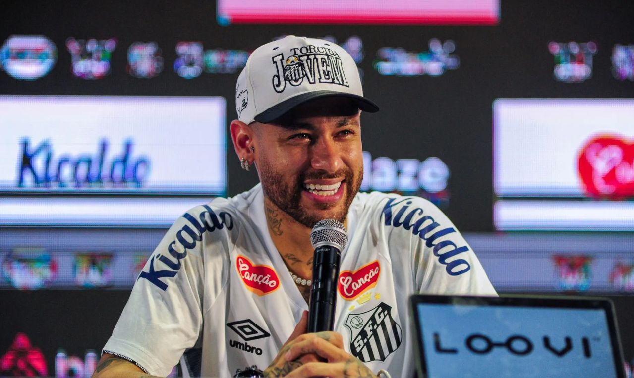 Neymar at his presentation at Santos.