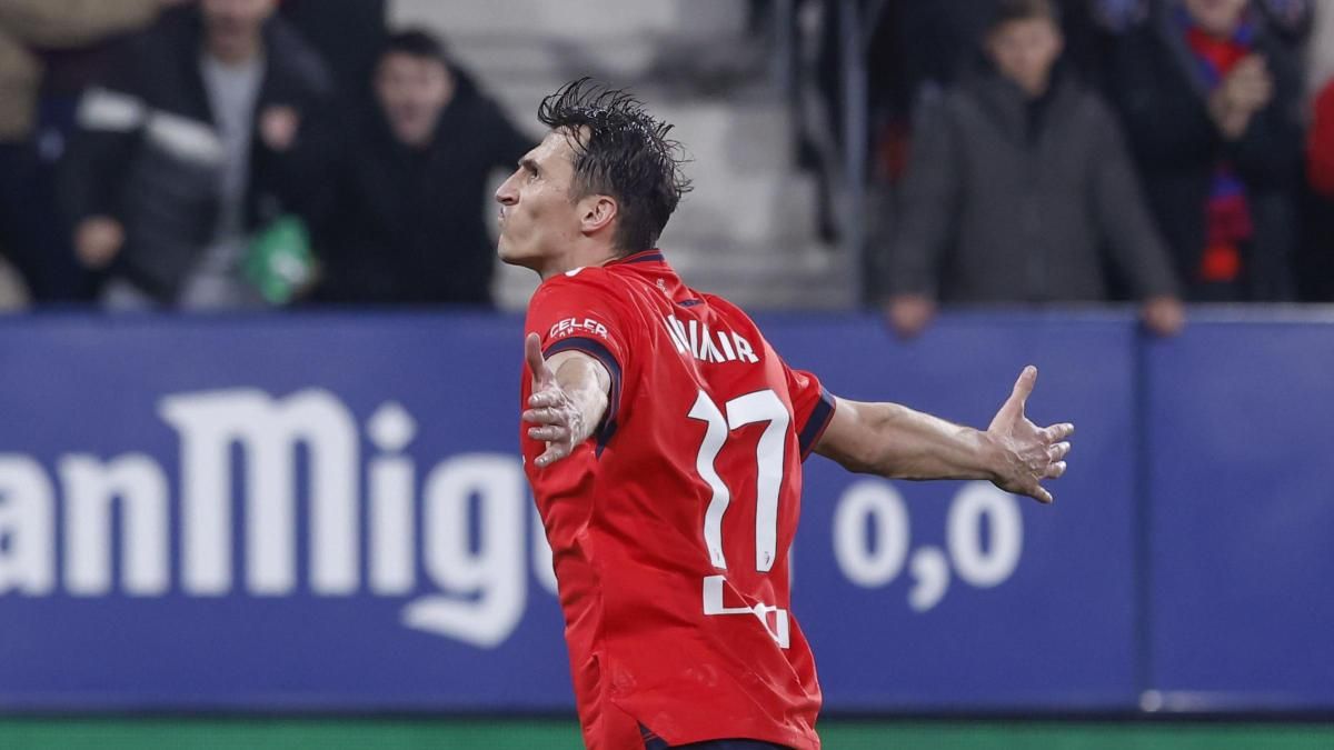 Ante Budimir celebrates a record-breaking goal.