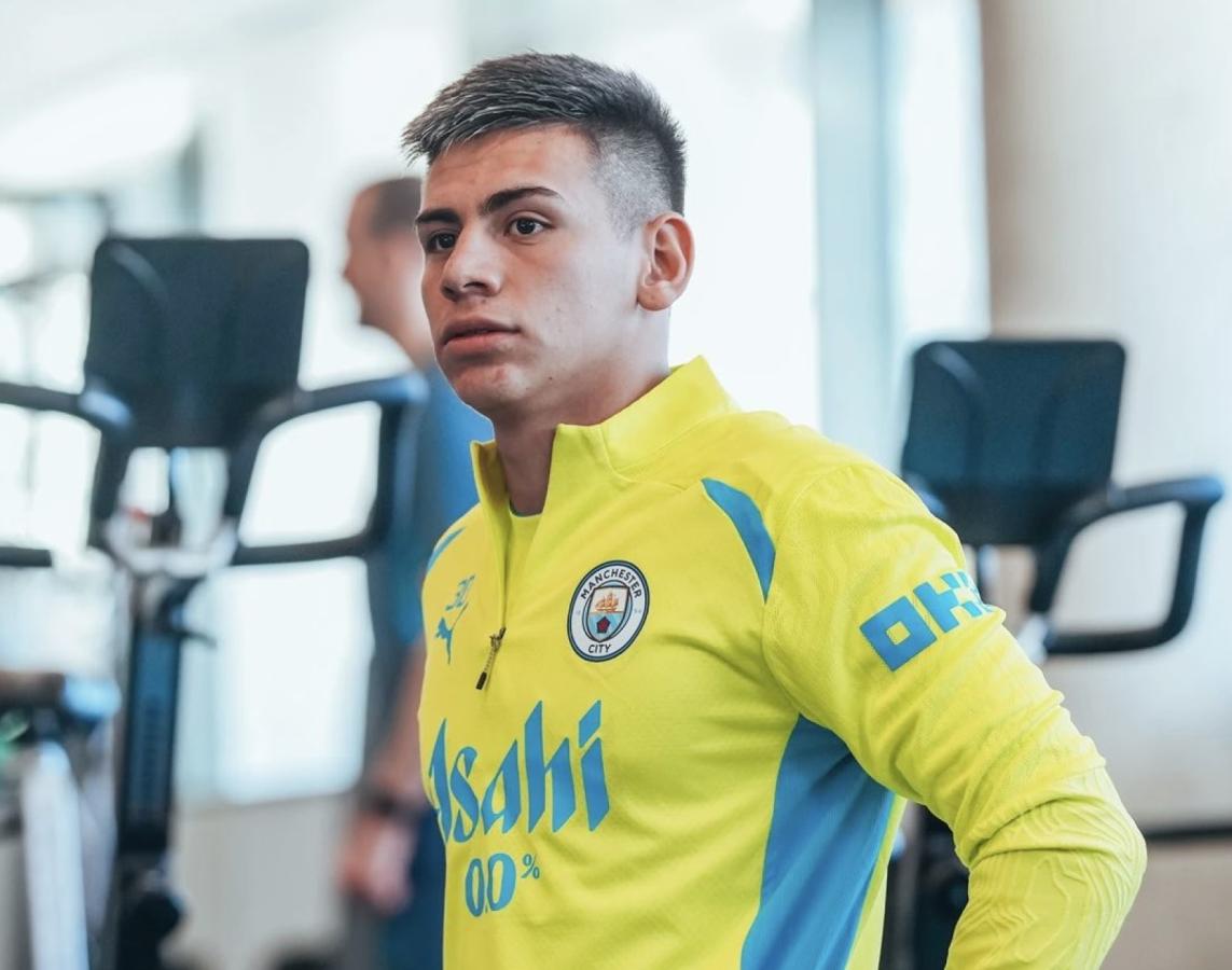 Echeverri at Manchester City training facilities