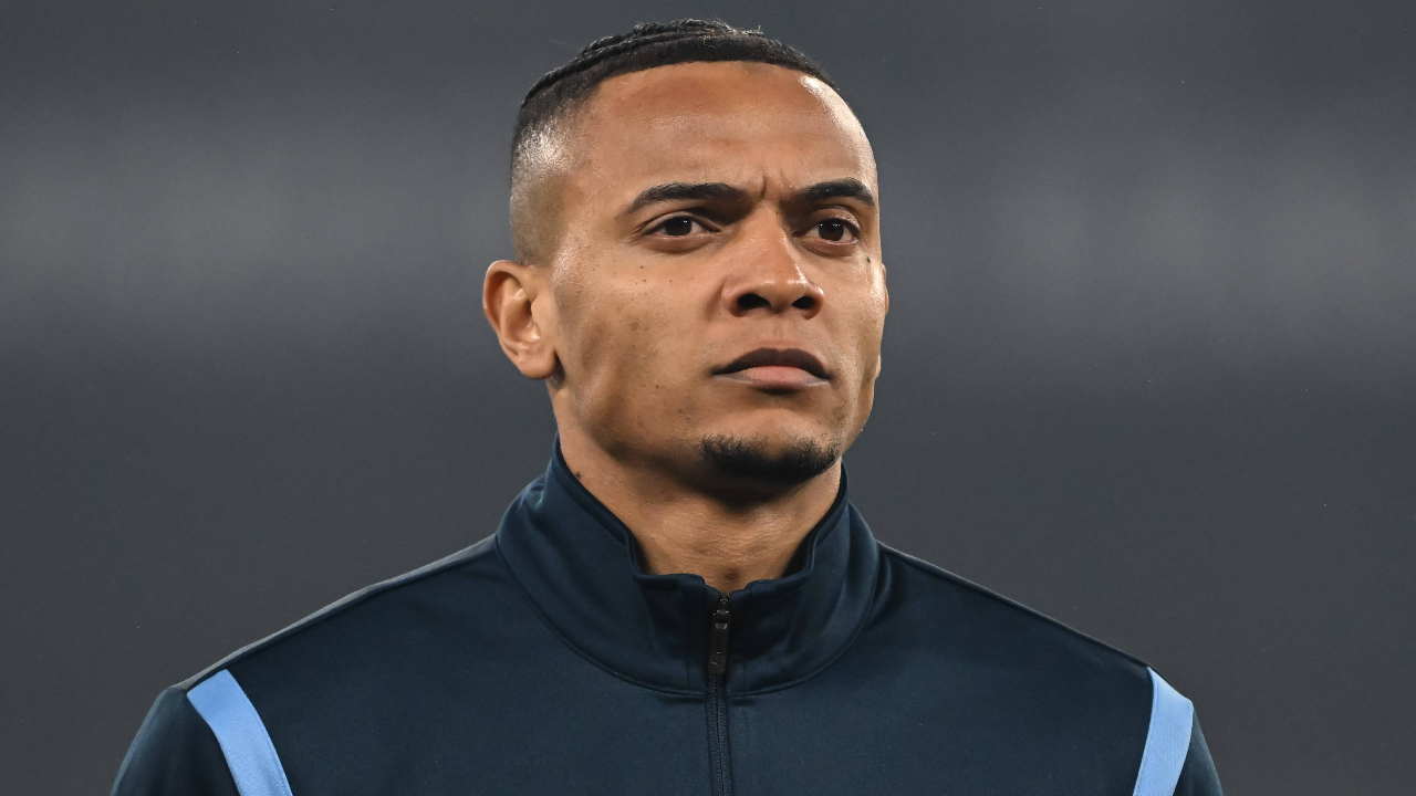Akanji in the line-up for Manchester City.