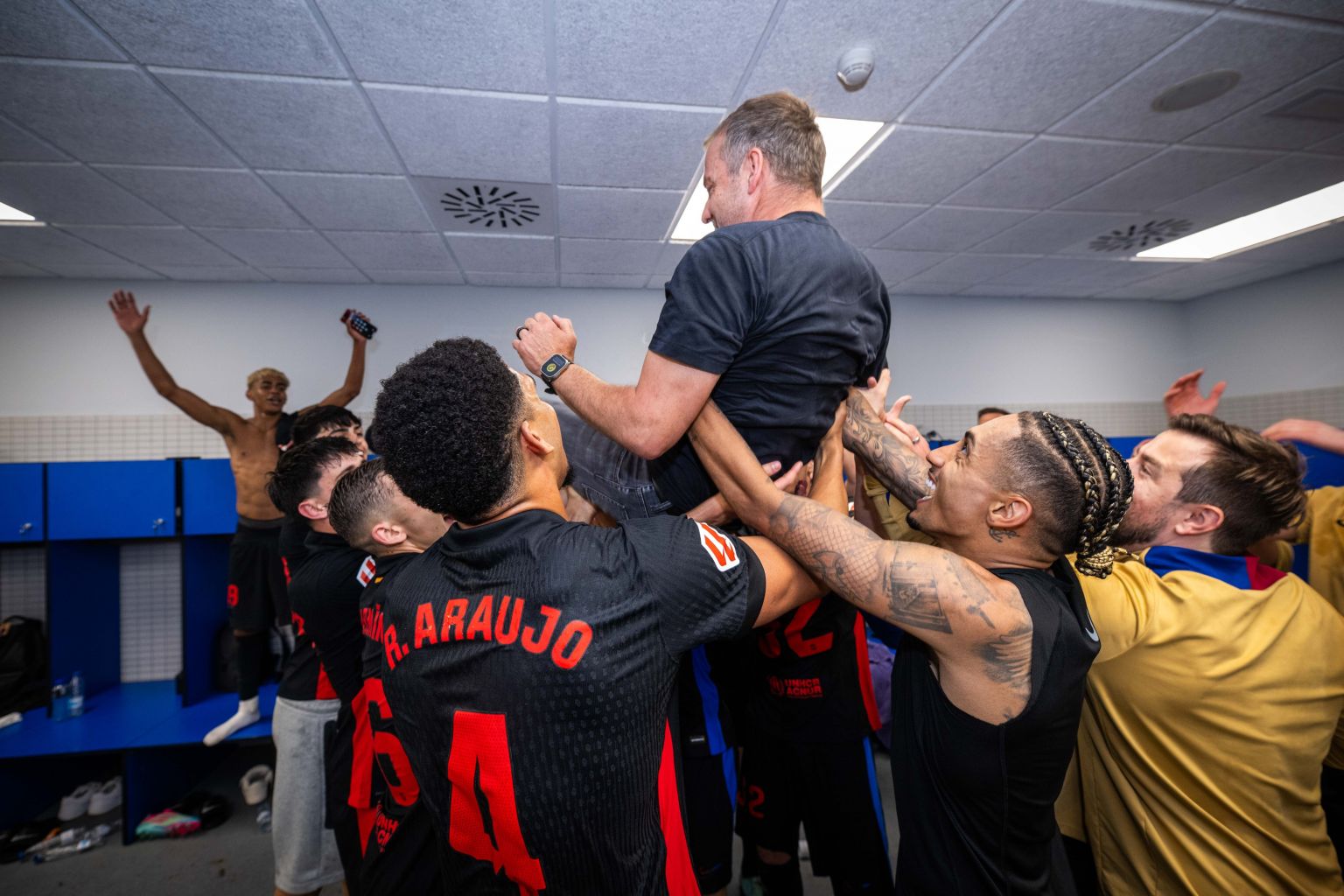 Hansi Flick credited for gesture during Barcelona La Liga title celebrations