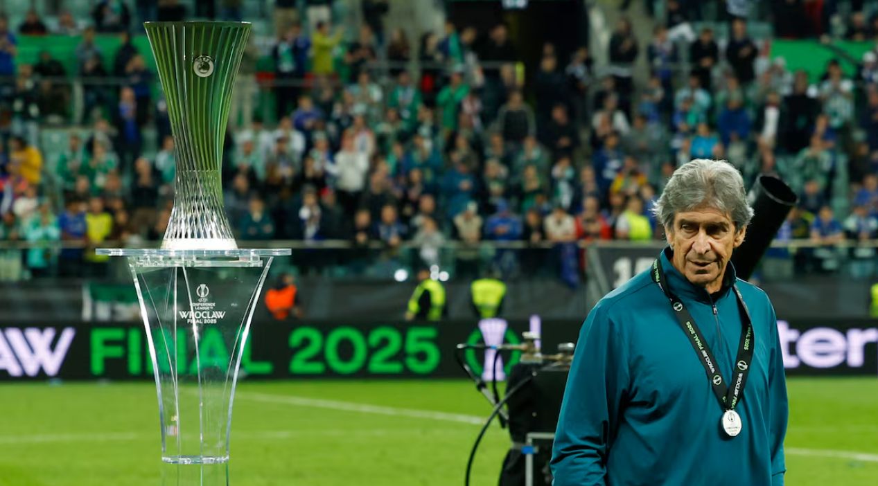 Pellegrini during the Conference League final.