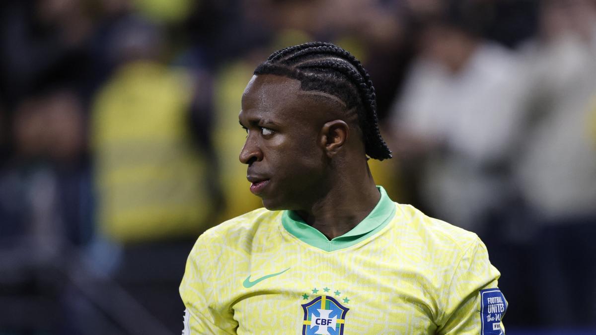 Vinicius Junior left the pitch with an injury.