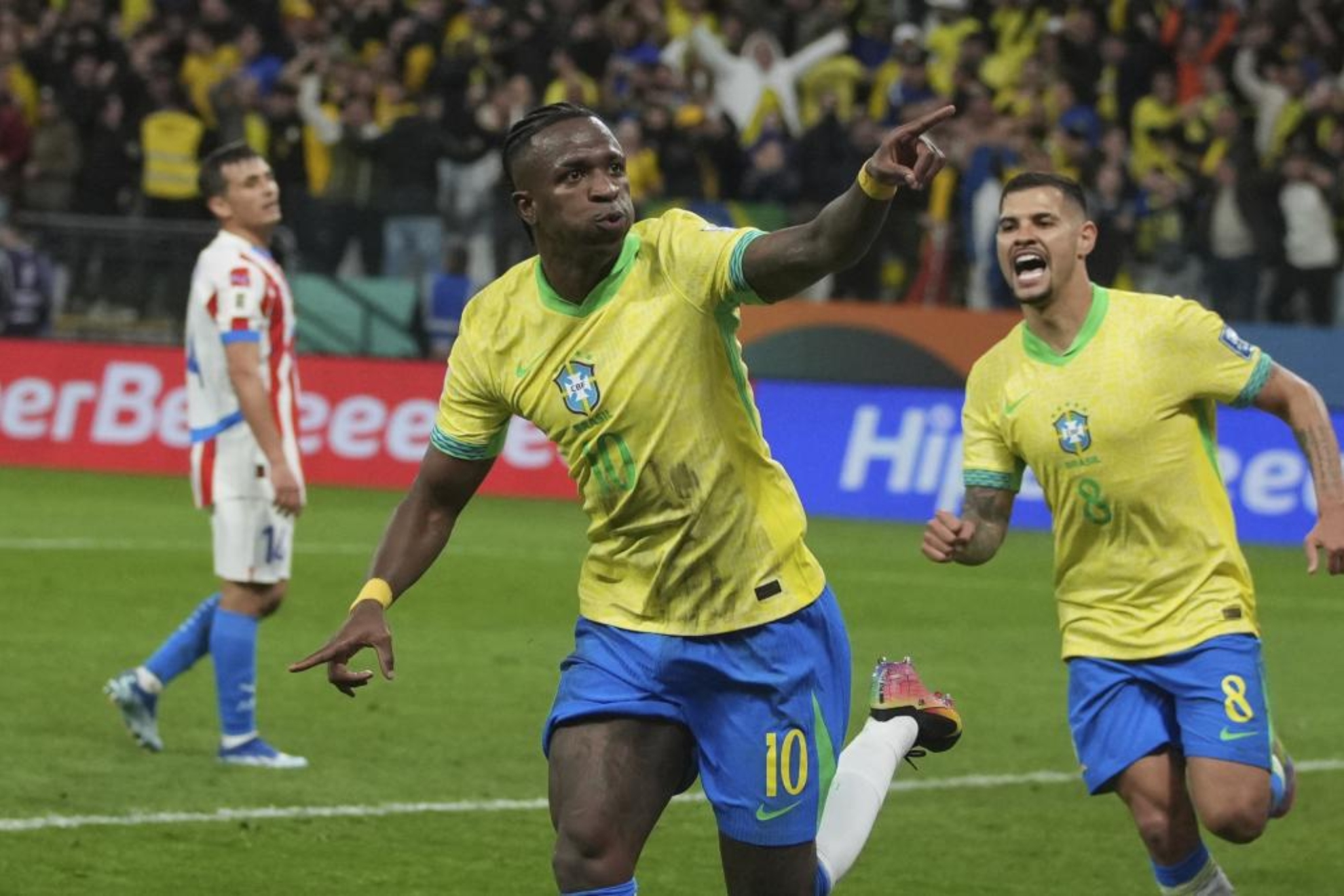 Real Madrid’s Vinicius leaves pitch injured a week before Club World Cup