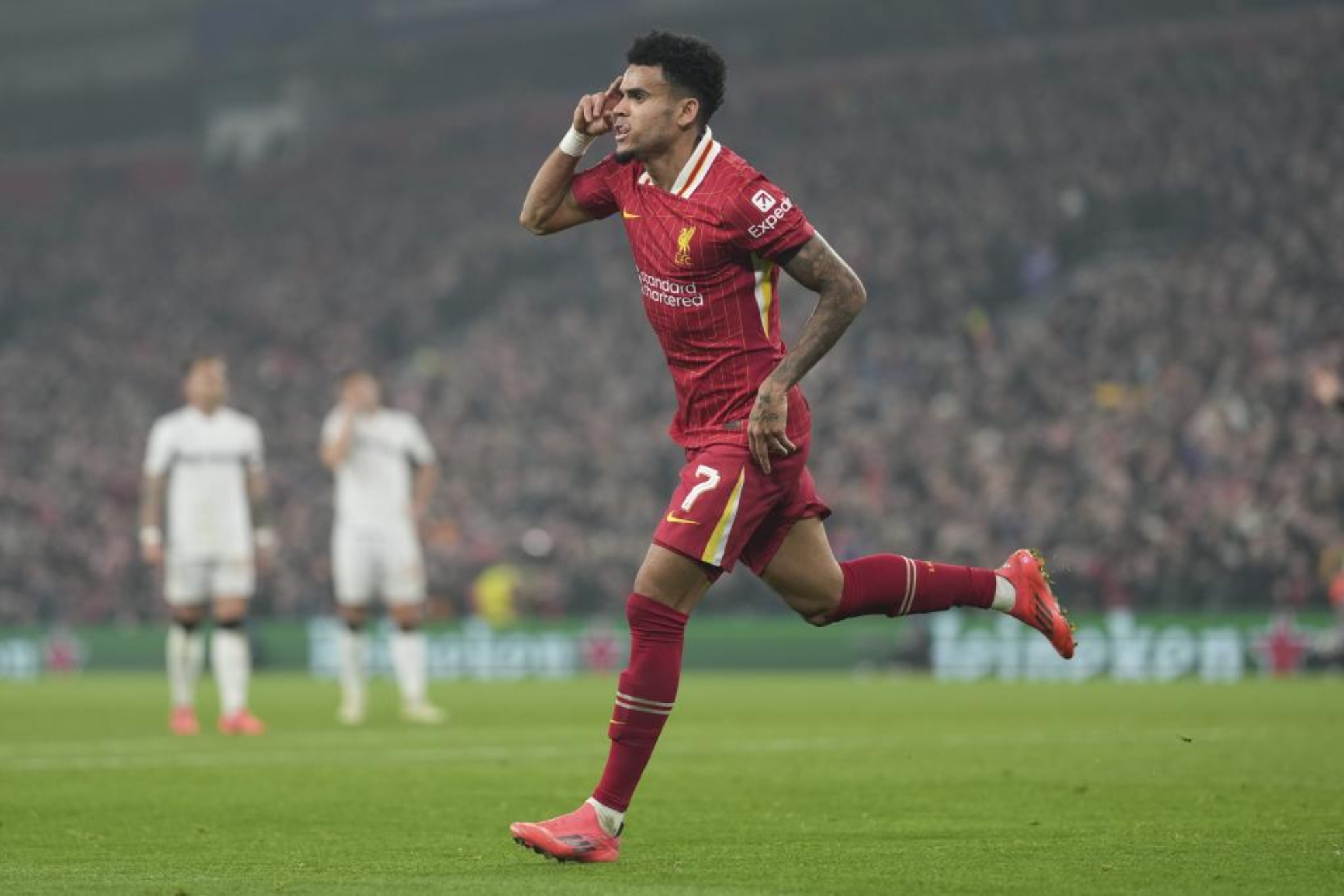 Liverpool star Luis Diaz holds talks with Bayern Munich manager