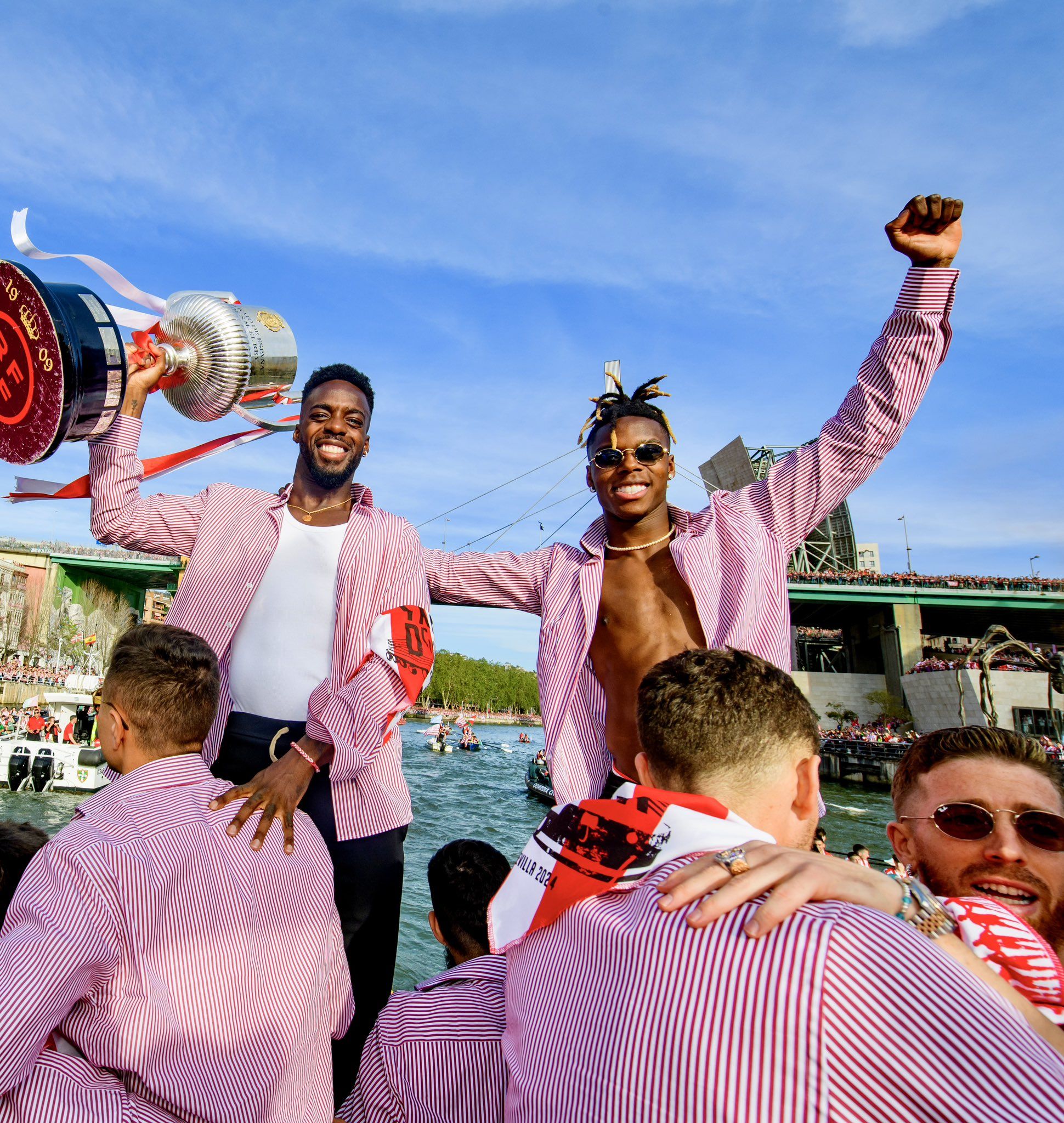 The image posted by Inaki Williams after Nico's renewal.