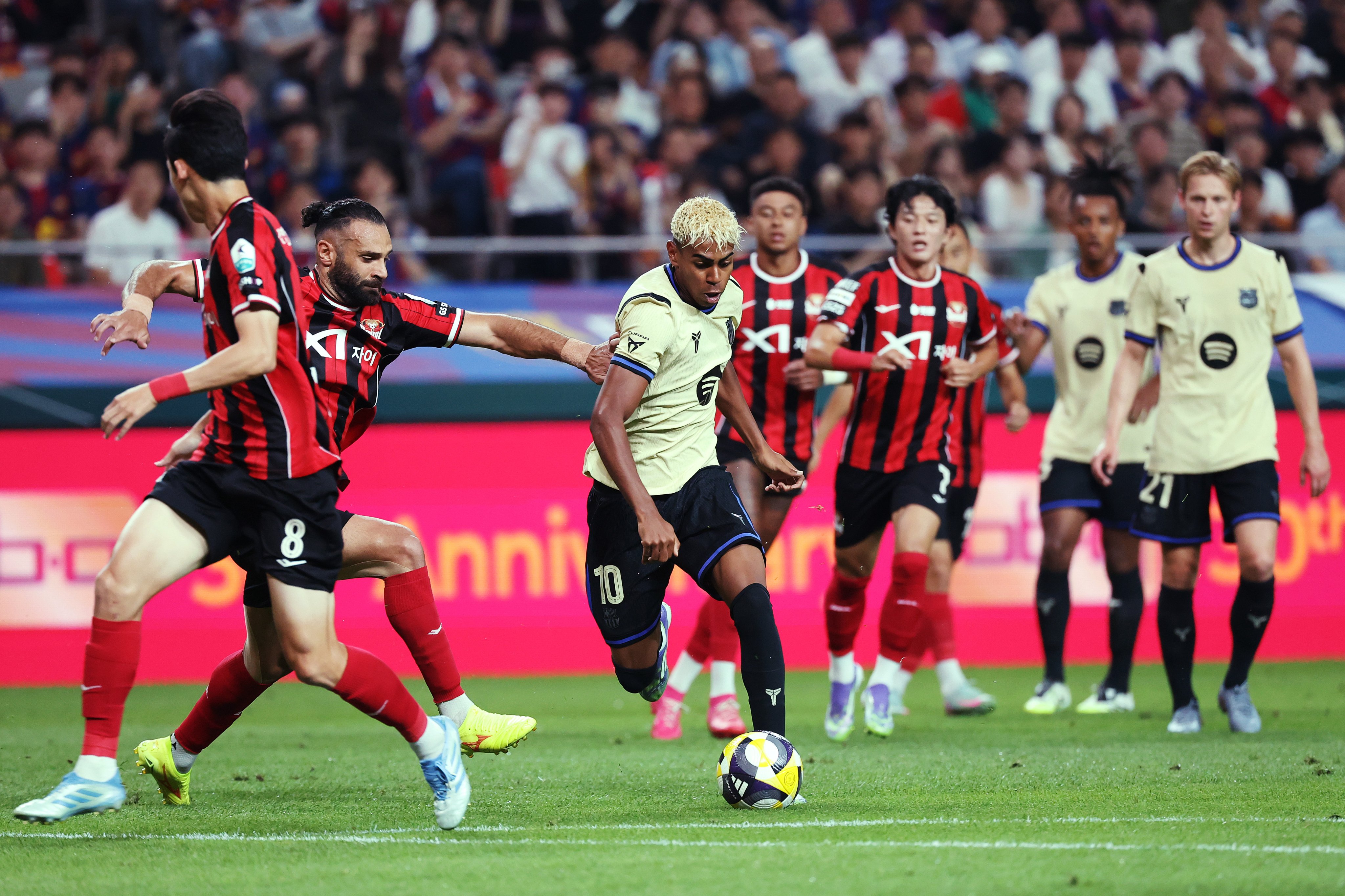 All Terms and School Report as Barcelona puts the last seven FC Seoul