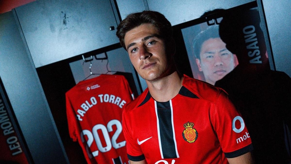 Barcelona confirm sale of 21-year-old midfielder