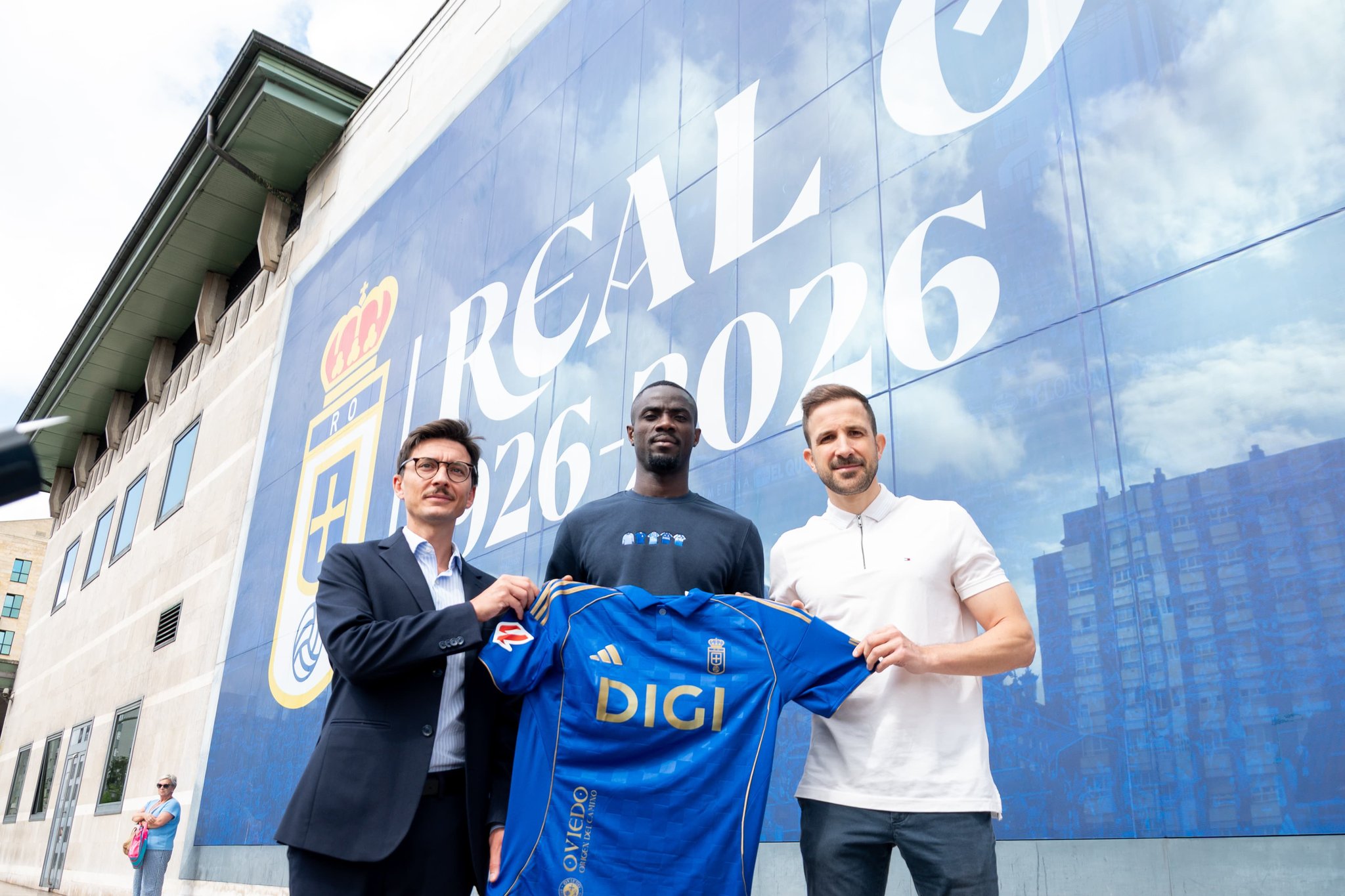 The Ovedo Seal Star Trio, Villarreal becomes busy
