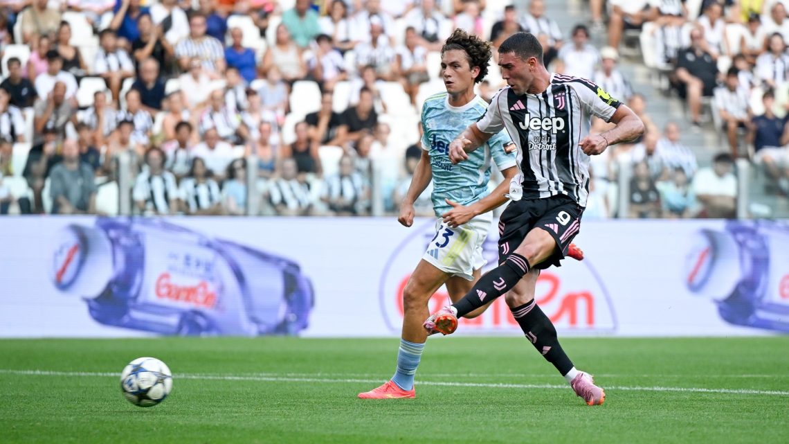 Vlahovic is one of Barcelona's options for the number nine position.