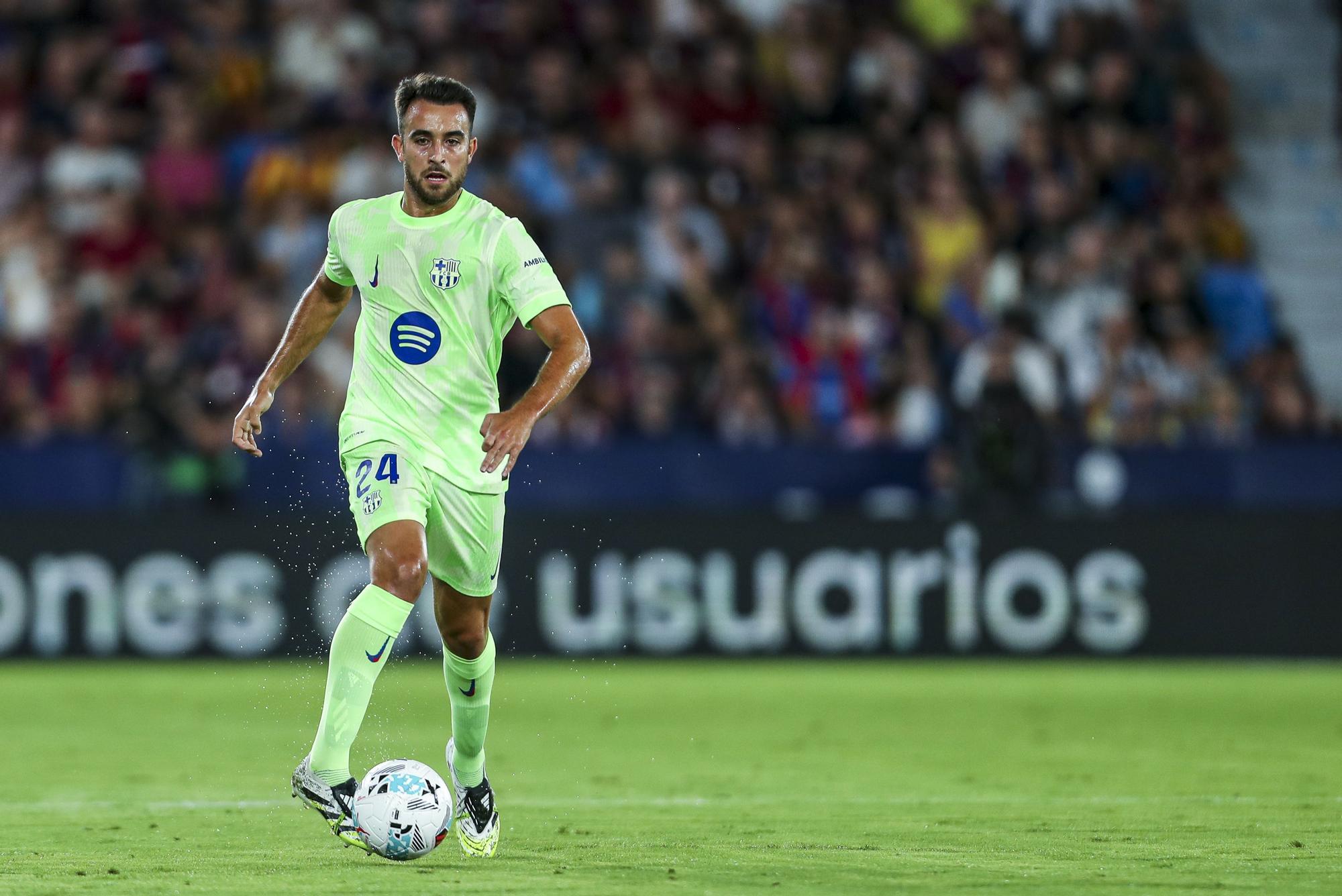 Paris Saint-Germain interested in bargain deal for Barcelona man