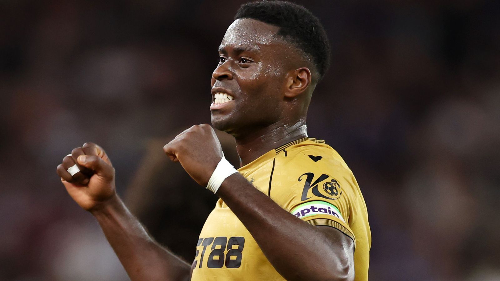 Real Madrid and Barcelona among 8 clubs interested in free agent central defender
