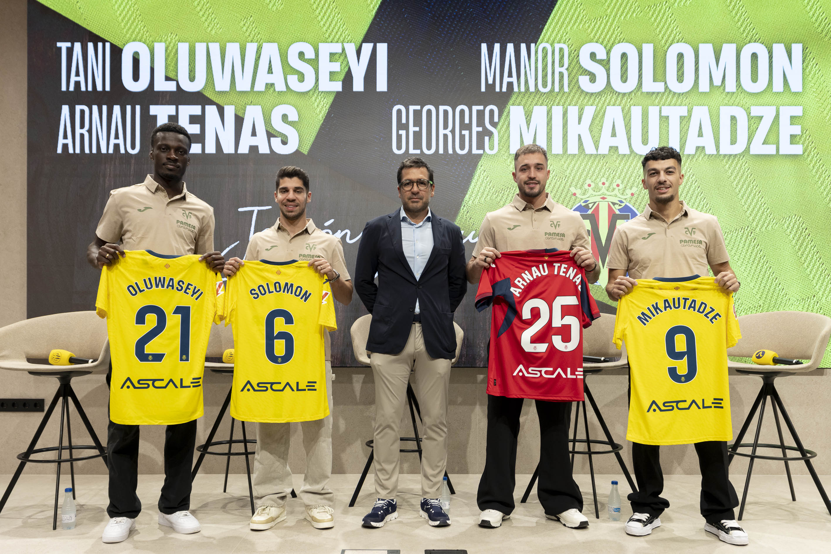Solomon is presented as a Villarreal player.