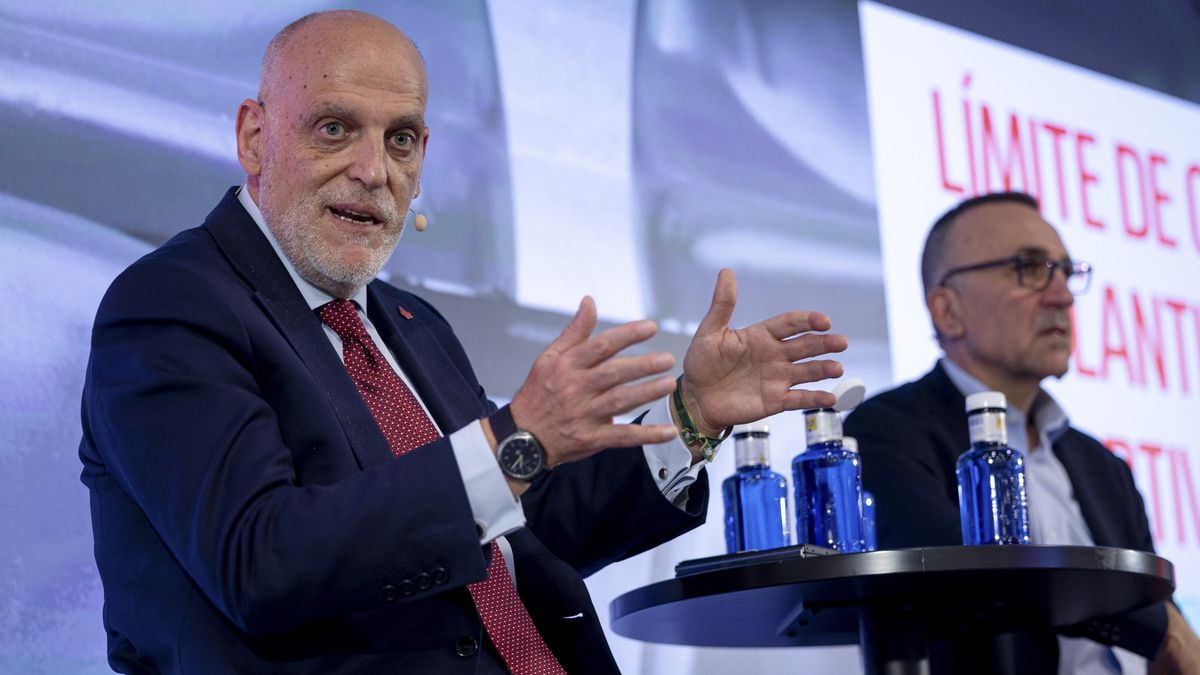 Tebas and Gomez respond to questions.