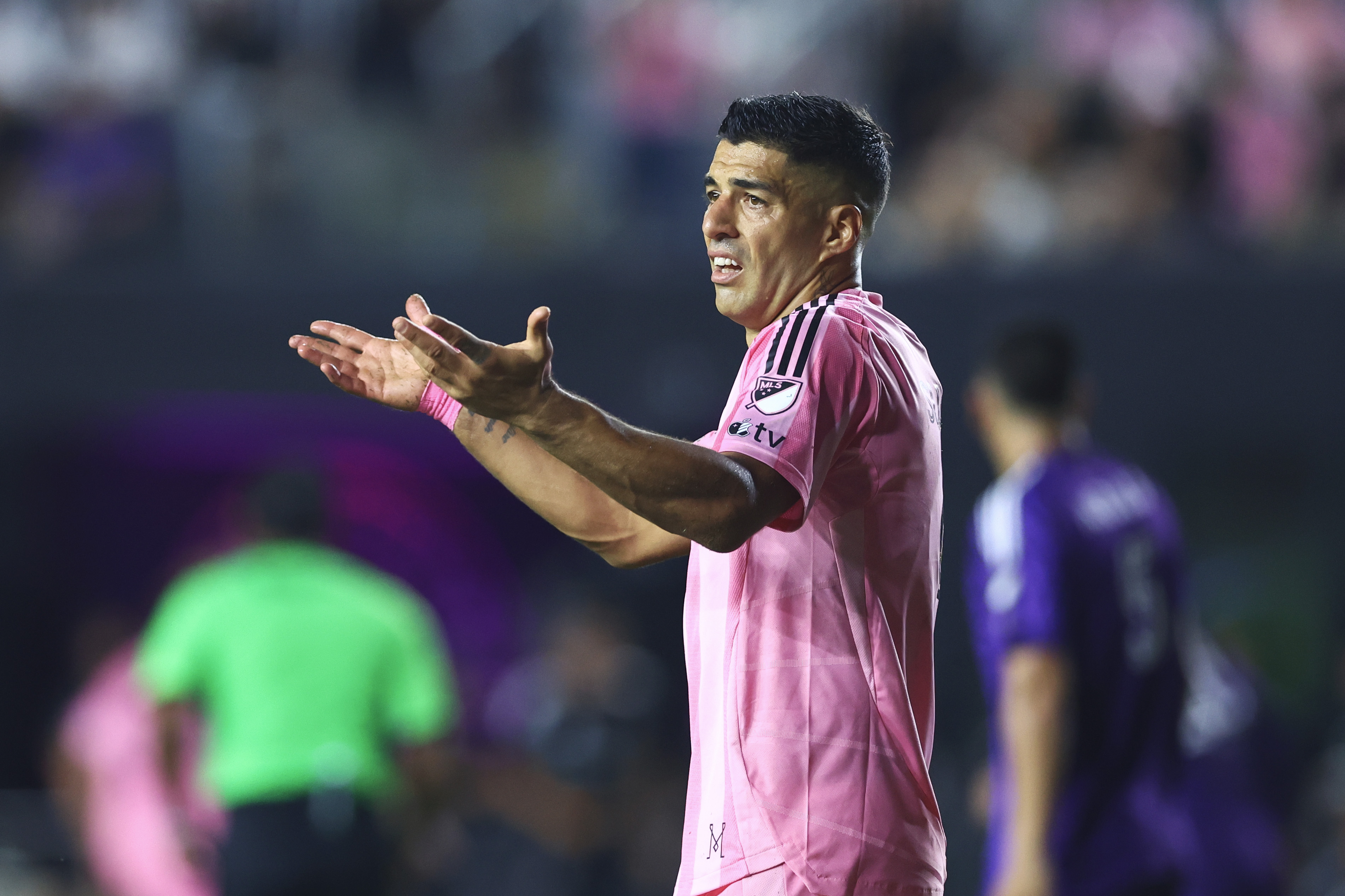 WATCH: Luis Suarez spits on coach during Inter Miami’s Leagues Cup final defeat