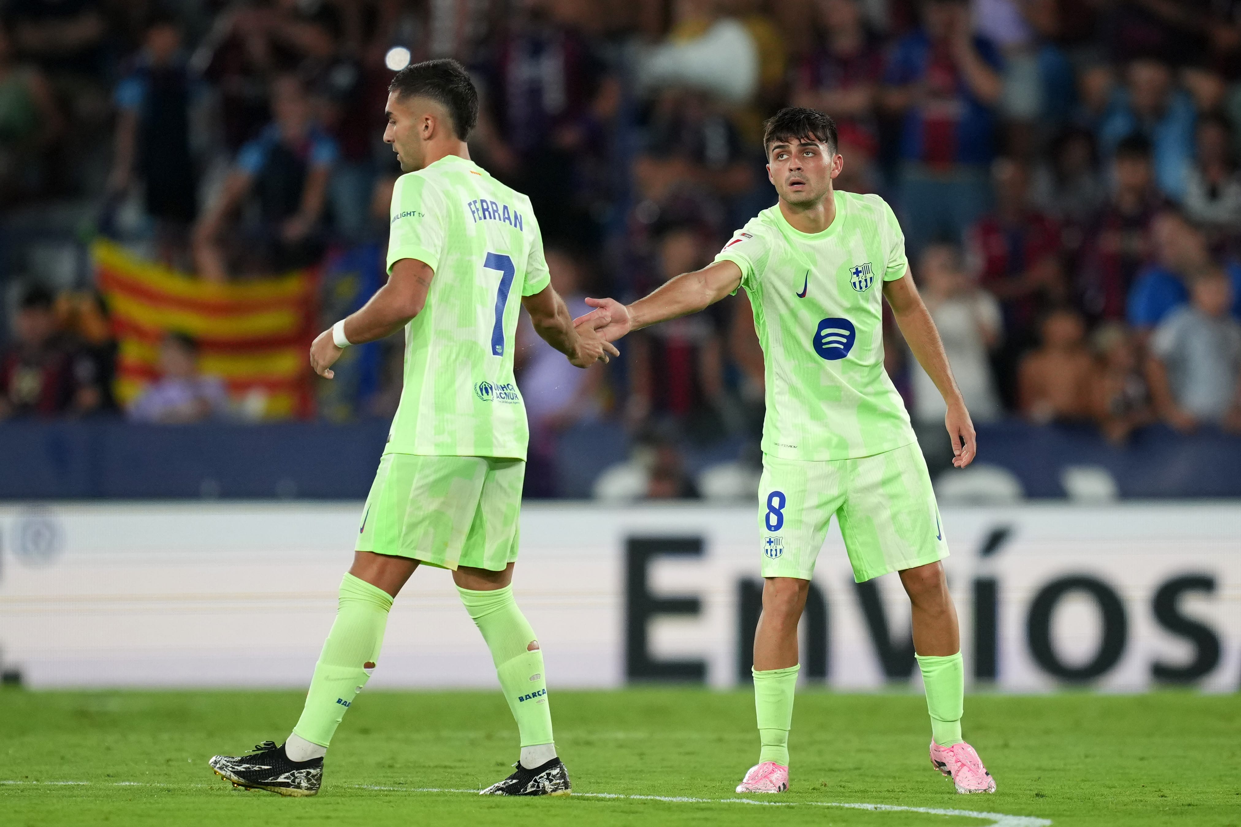 Barcelona planning contract talks with key forward