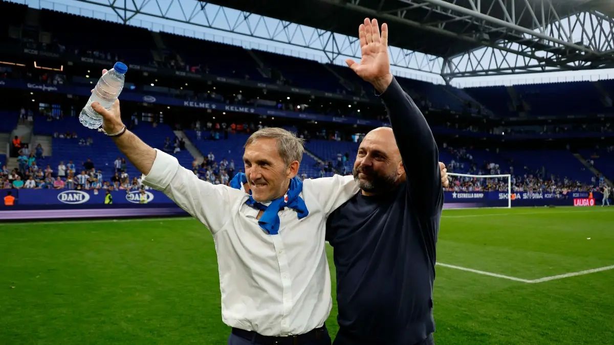 Fran Garagarza and Manolo Gonzalez celebrate the promotion.