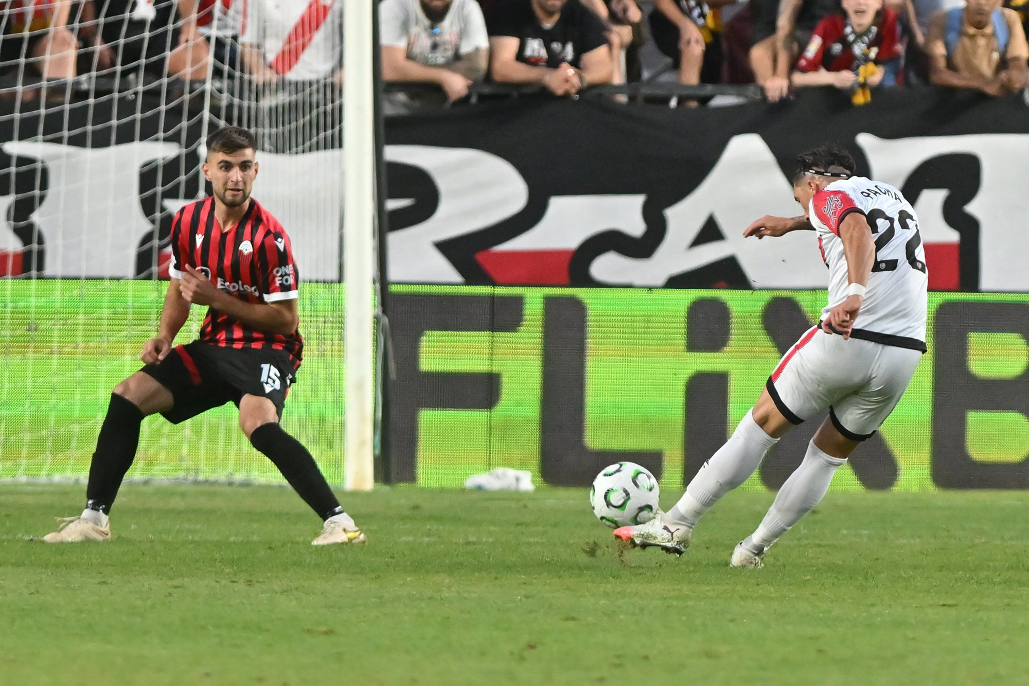 Pacha Espino forces a save from distance.
