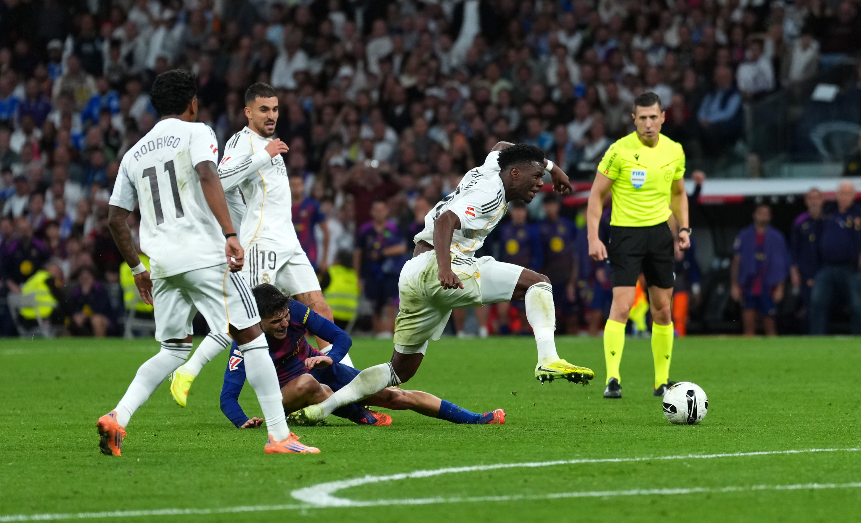 UTChouameni got the better of PEDRI in Midfield.