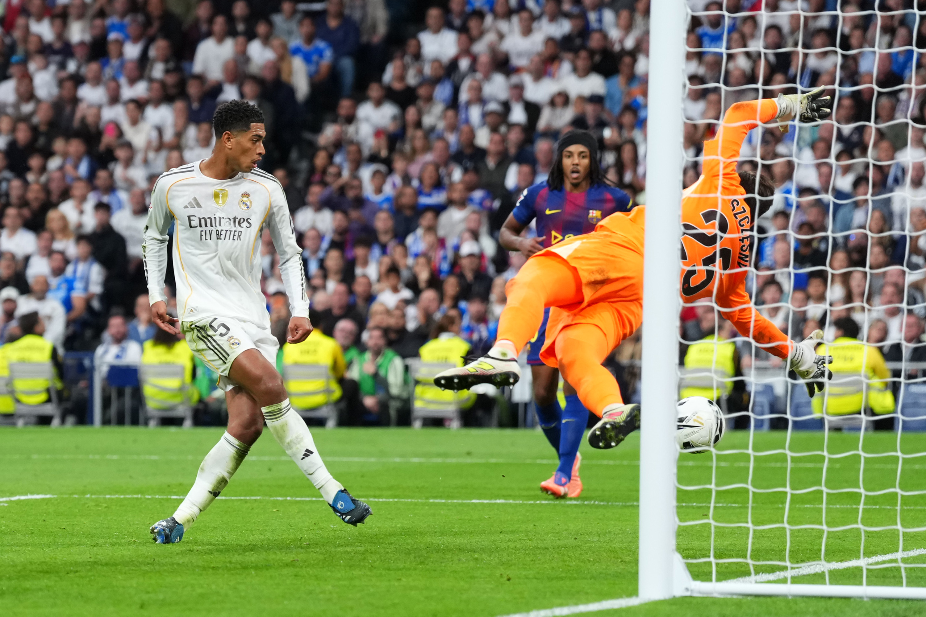 Bellingham grabs the winner against Barcelona in another Clasico.