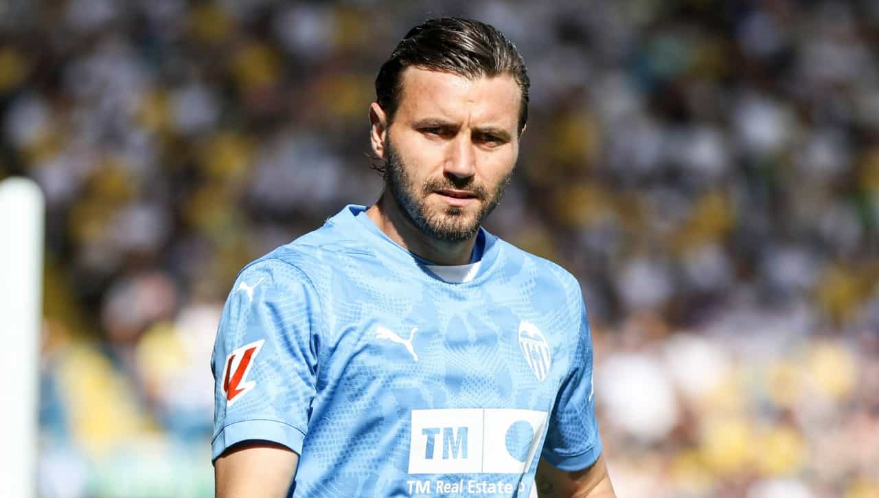 Valencia star explodes in interview, furious with club treatment