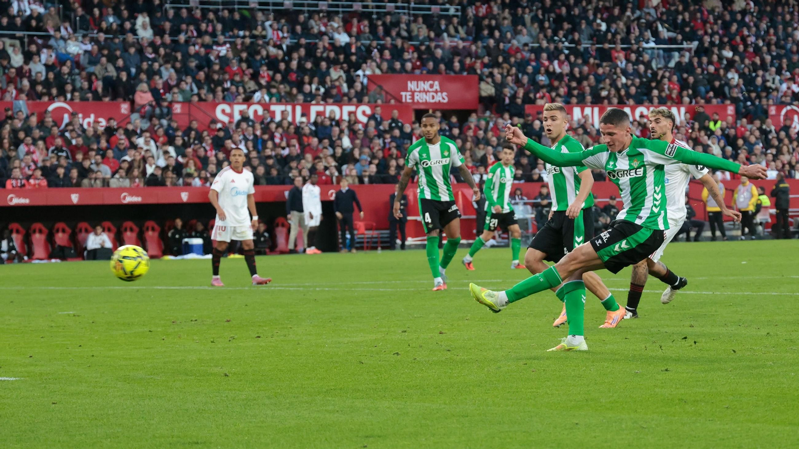 Real Betis midfielder admits he’s ‘still more of a Barcelona clash’ ahead of weekend clash