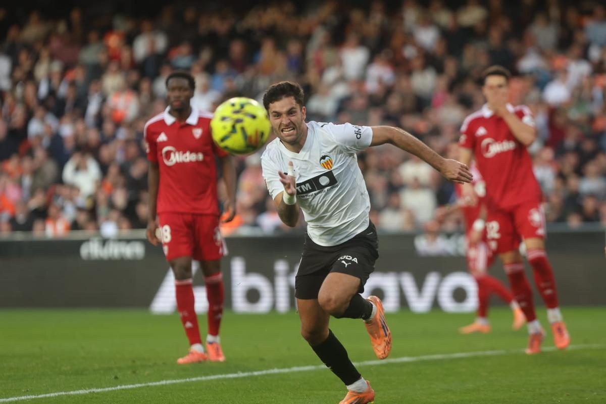 Column: Is there an oasis in the desert of sick valencia? Column: Is there an oasis in the desert of sick valencia?