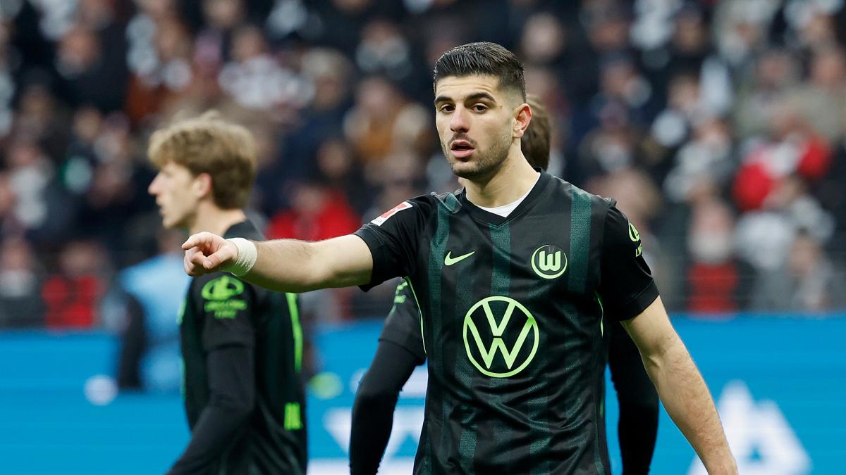 Barcelona keen on two Bundesliga centre-backs – move unlikely before summer
