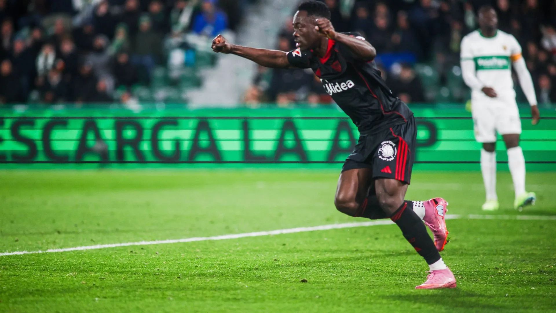 Sevilla snatch draw from jaws of defeat against frustrated Elche