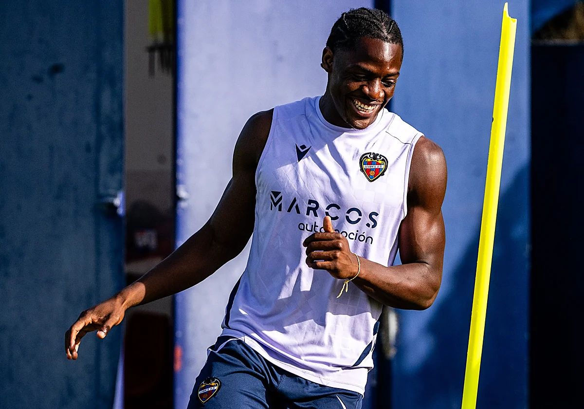 Arsenal enquire about number nine attracting Barcelona and Real Madrid interest