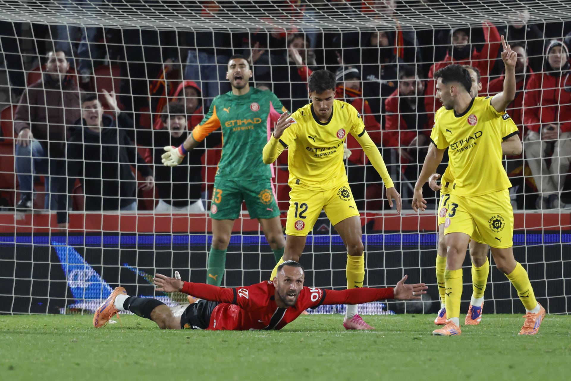 The good, the bad and the beautiful: A canonisation in Catalonia, homesickness and the IQ play of the season?