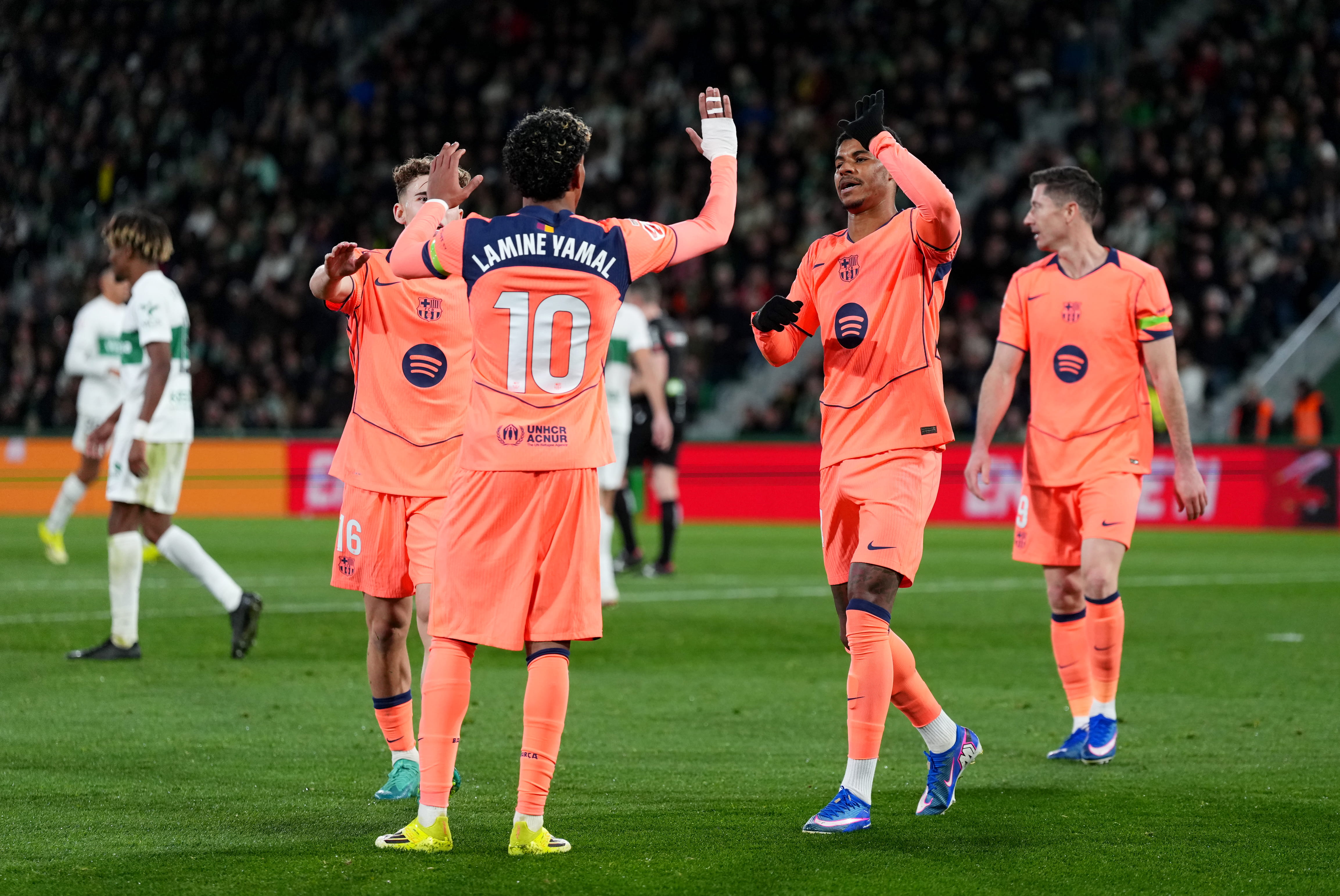 Barcelona extend La Liga lead with impressive victory over Elche