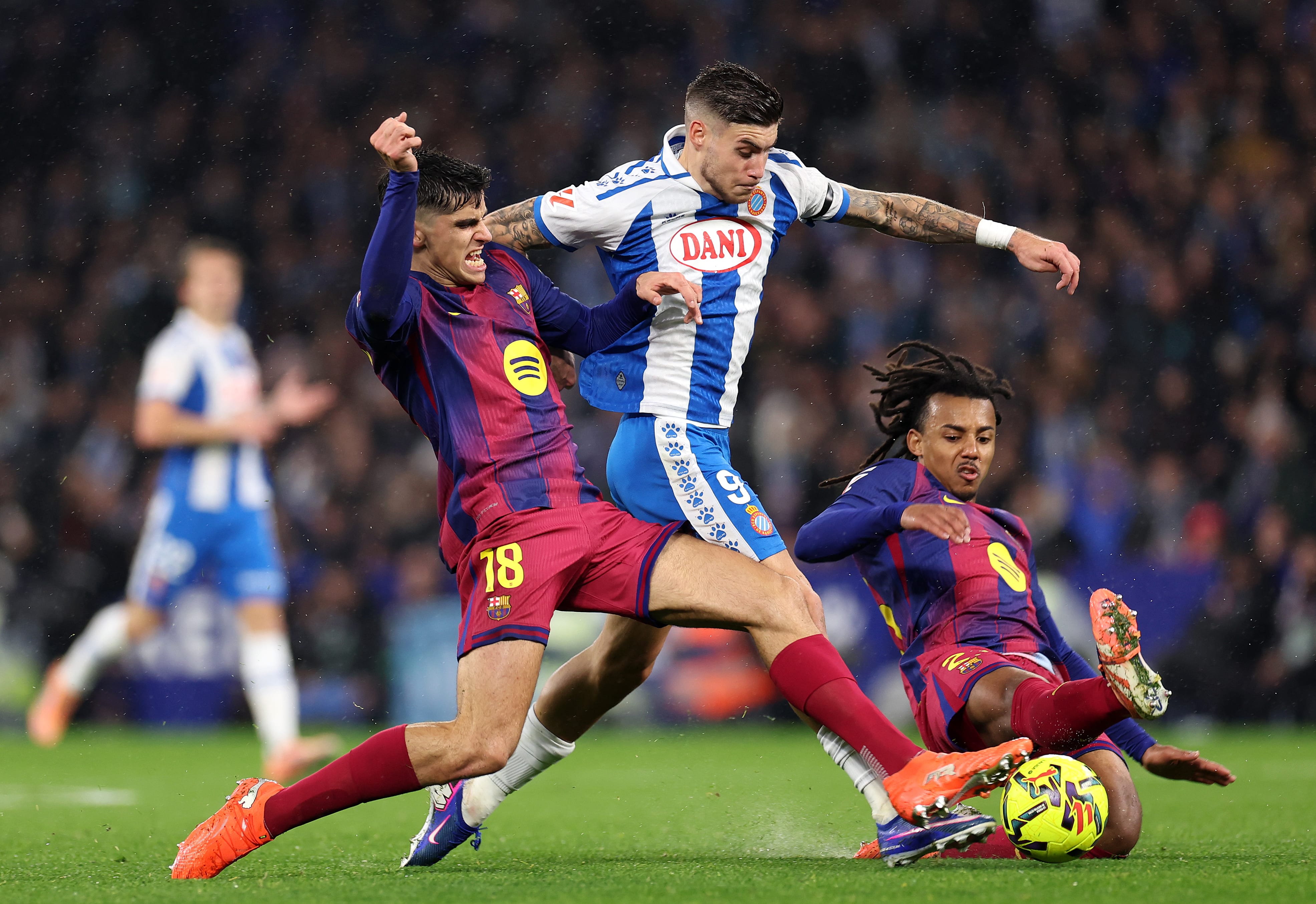 Barcelona extend winning streak to nine matches with derby victory over Espanyol