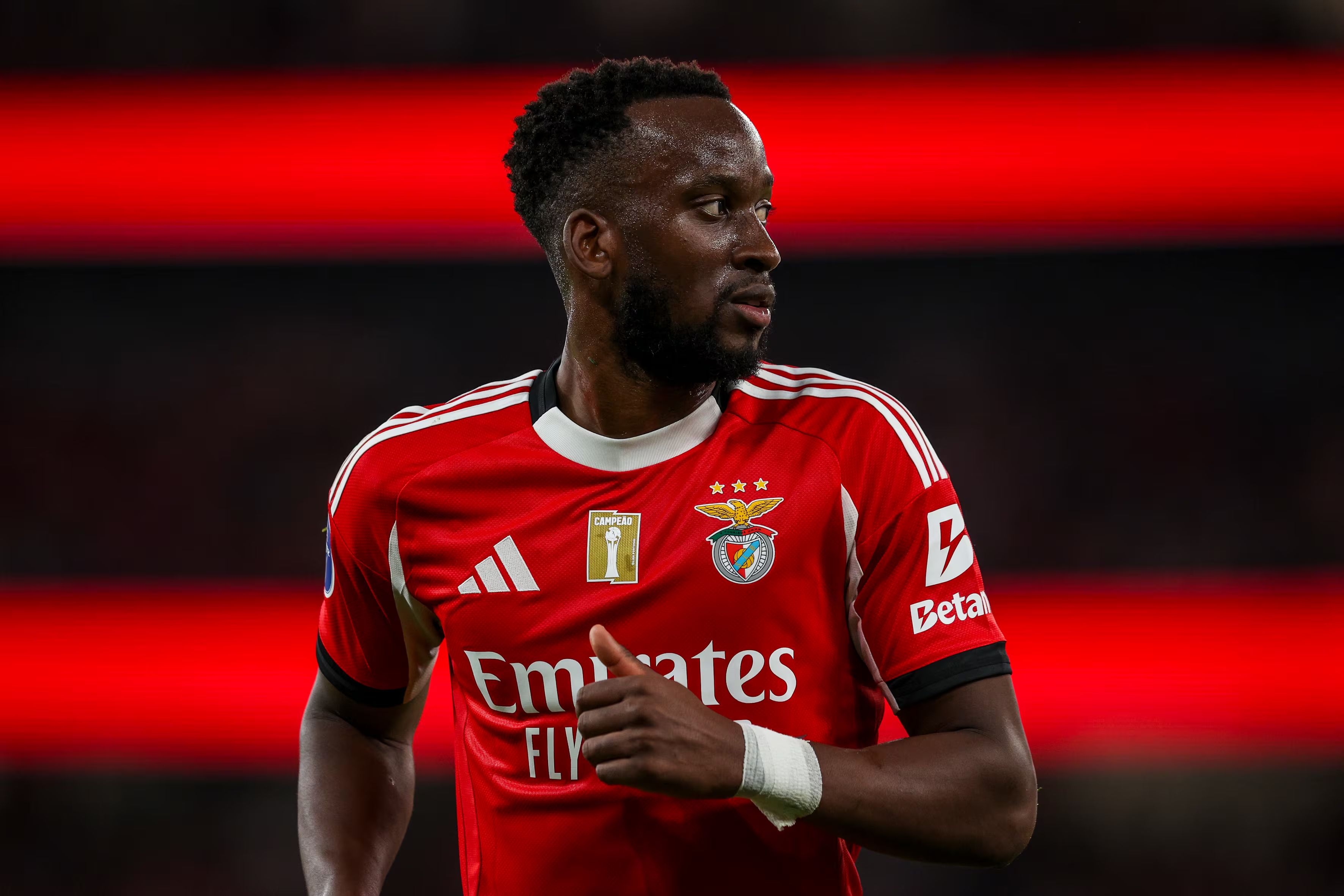 Lukebakio in action for Benfica.