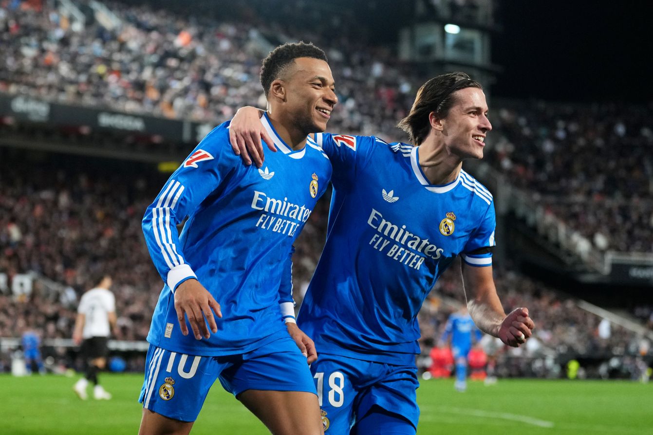 Real Madrid edge past Valencia to keep pace in La Liga title race