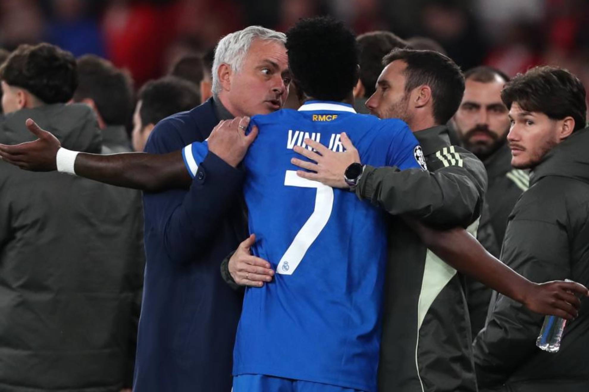 Mourinho speaks to Vinicius on the pitch.