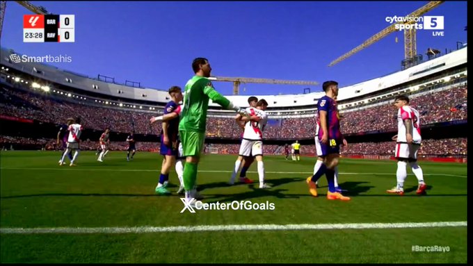 WATCH: Ronald Araujo heads Barcelona in front against Rayo Vallecano