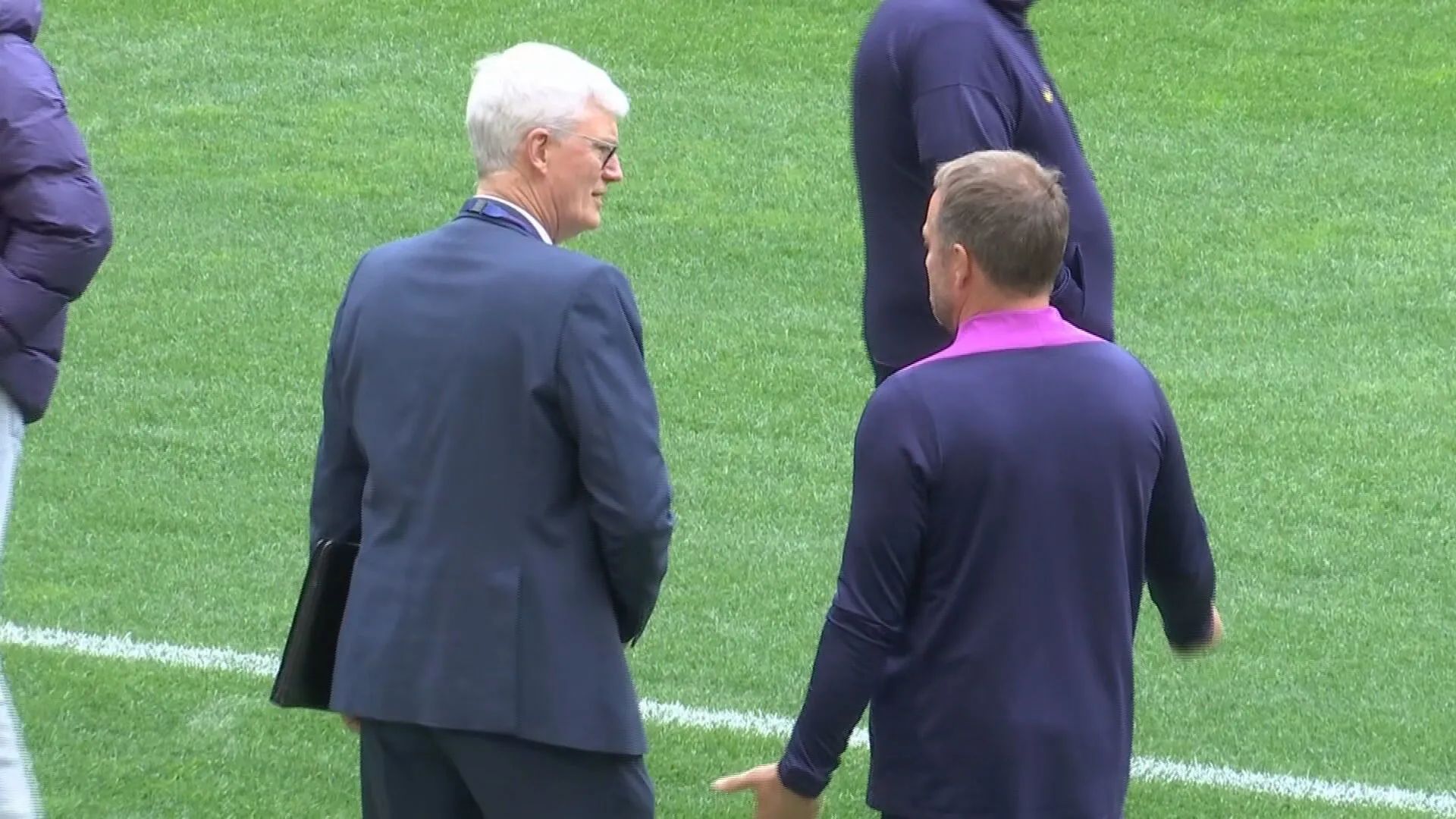 Barcelona complaints about Atletico Madrid pitch have not gone beyond Hansi Flick