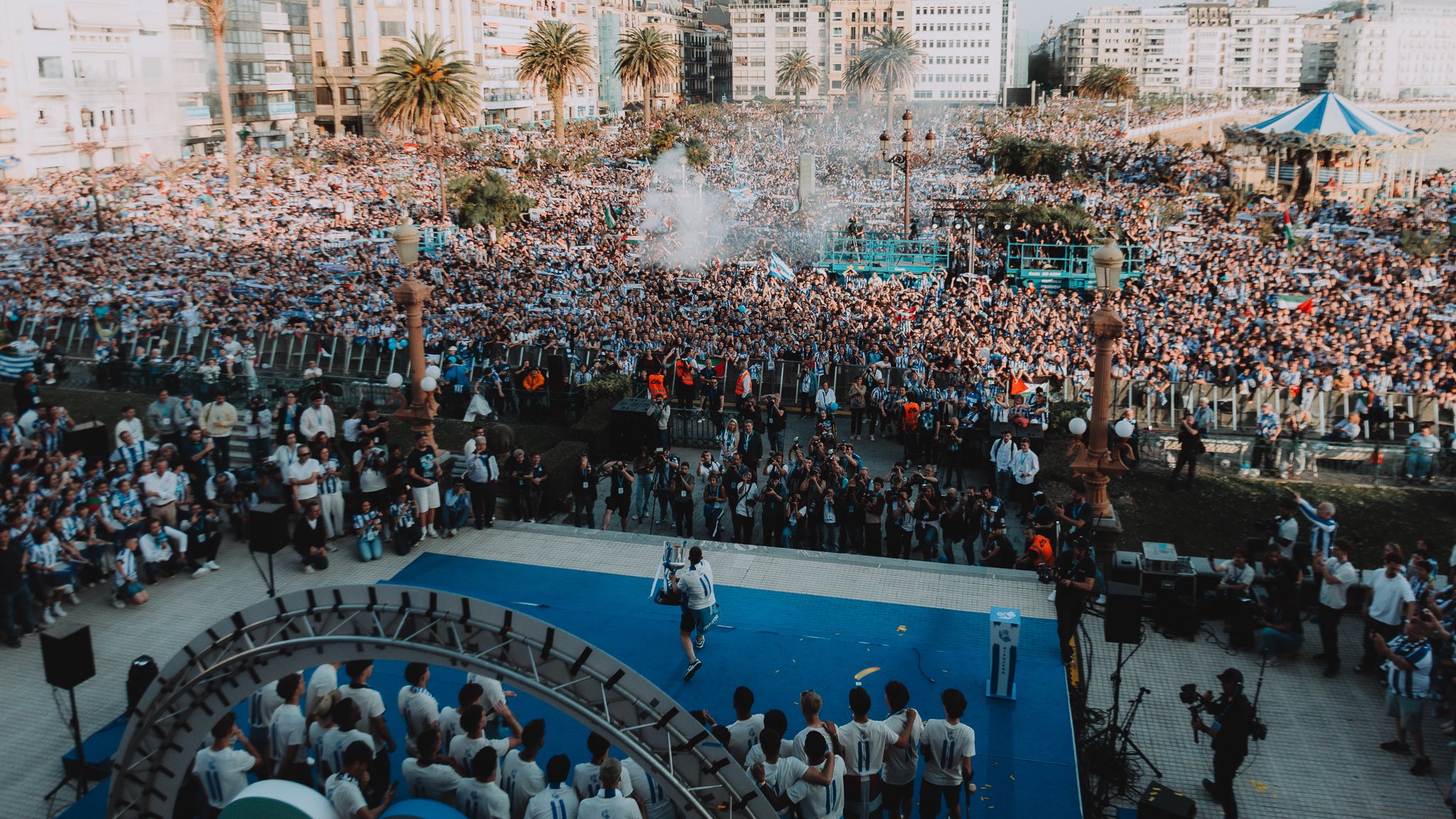 100,000 fans line the streets to greet Real Sociedad as Copa del Rey champions