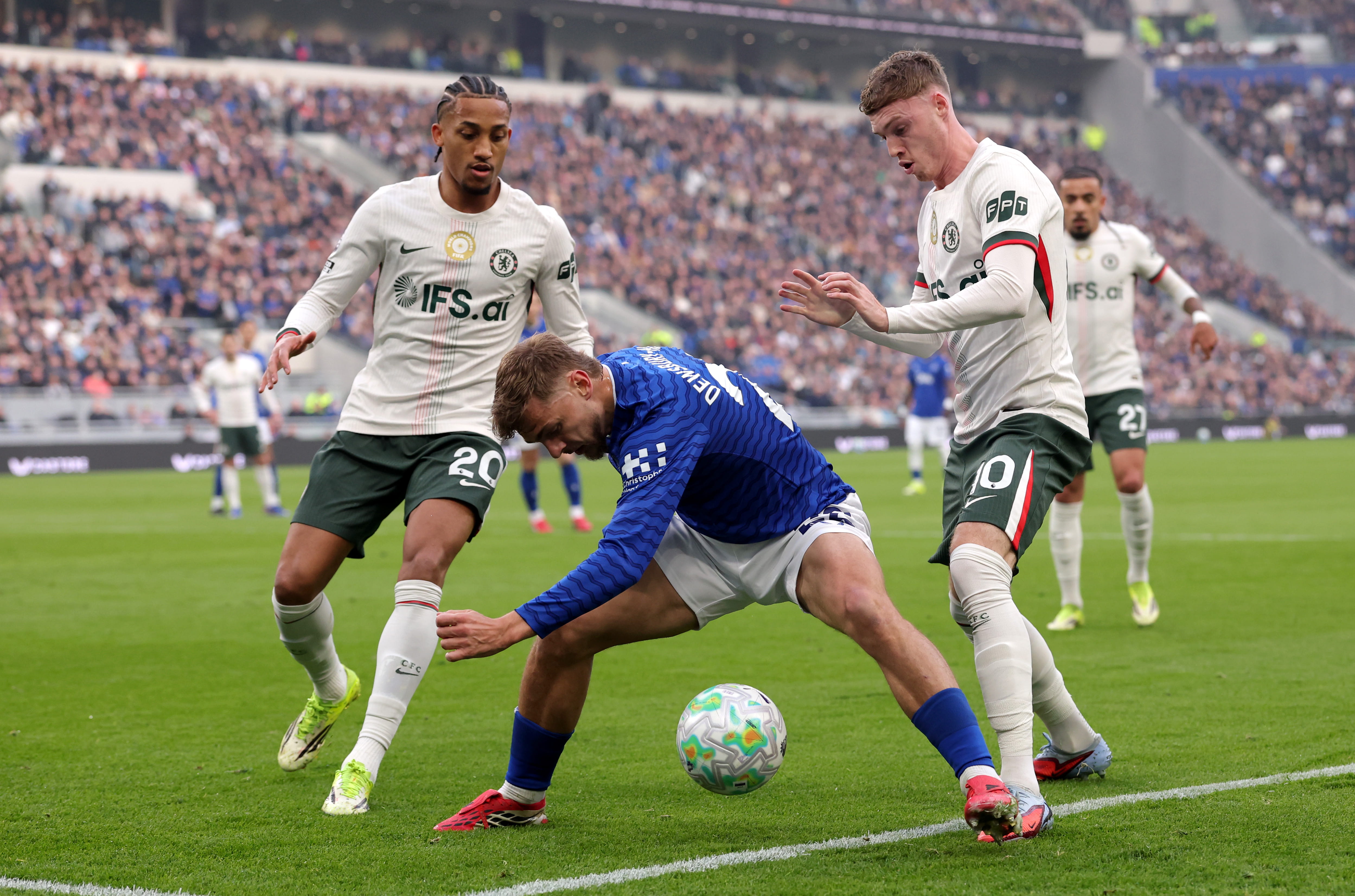 Barcelona consider shock move for Chelsea forward as Robert Lewandowski replacement