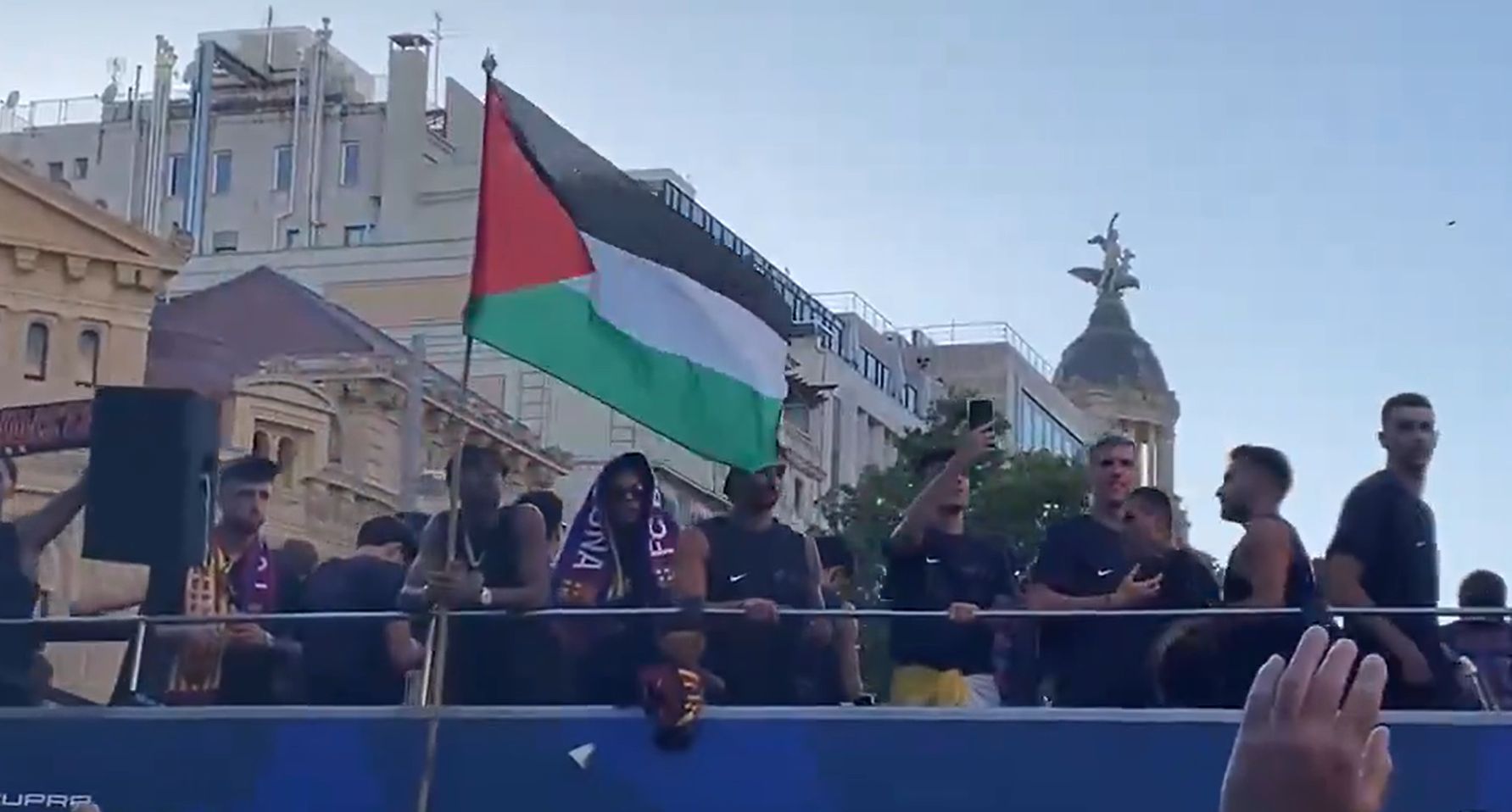 Lamine Yamal flies Palestine flag, breaks out anti-Madridista shirt during Barcelona parade