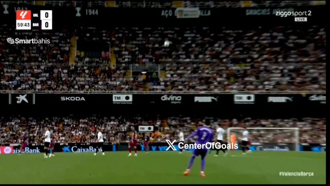 VIDEO: Robert Lewandowski scores opening goal on final Barcelona appearance before Valencia come back